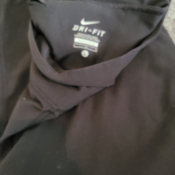Capri nike drifit - Picture 3 of 3